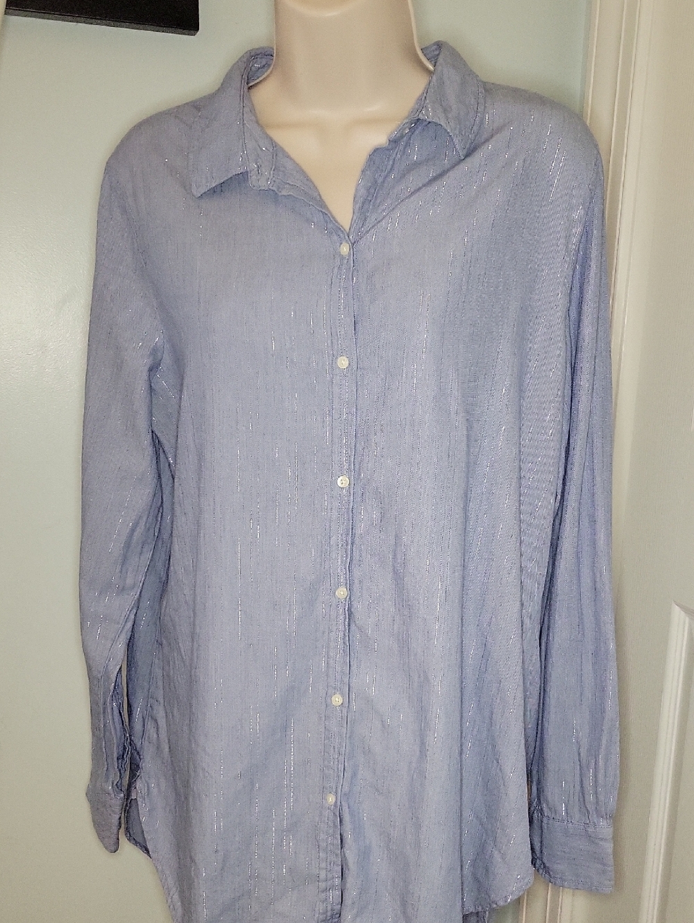 GAP Boyfriend Fit Button Down Shirt In Light Blue With Silver Thread Size Large